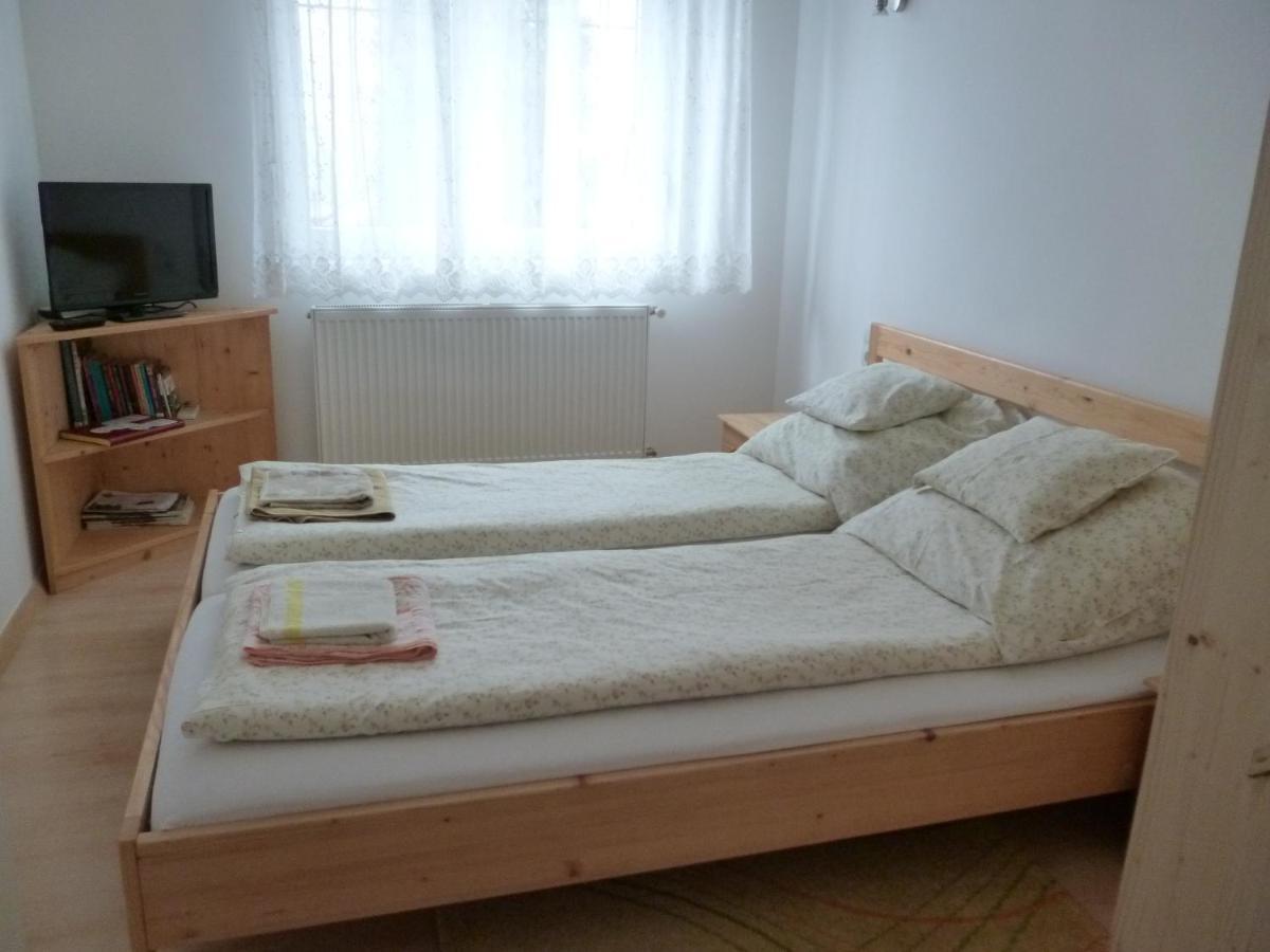 Апартаменты Keresztmama Haza Хайдусобосло Экстерьер фото